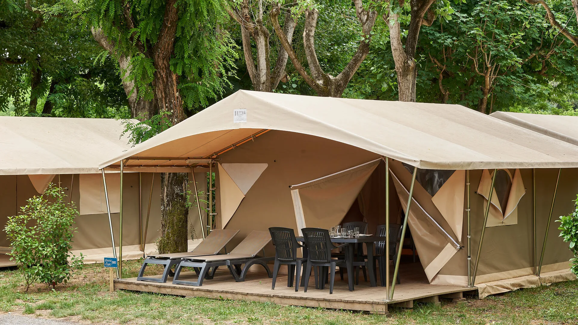 Tente camping Soldes -Tente camping Soldes Camping Vallon Pont d Arc emplacement tente.jpg